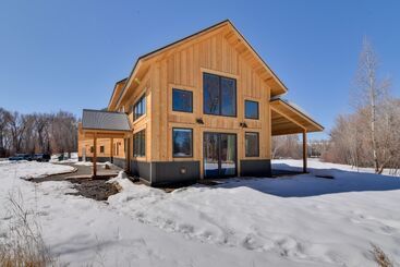 Riverfront Home W/ Bbq: 2 Mi To Downtown Gunnison!