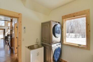 Riverfront Home W/ Bbq: 2 Mi To Downtown Gunnison!