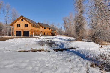 Riverfront Home W/ Bbq: 2 Mi To Downtown Gunnison!