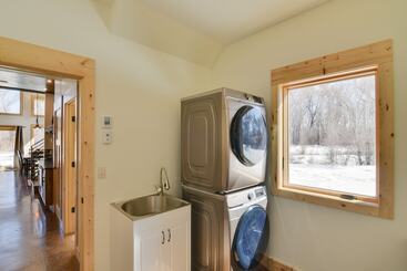 Riverfront Home W/ Bbq: 2 Mi To Downtown Gunnison!