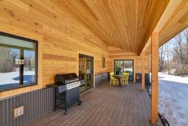 Riverfront Home W/ Bbq: 2 Mi To Downtown Gunnison!