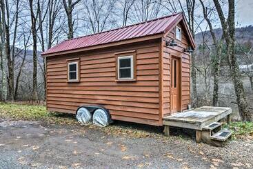 Rustic Cabin In The Woods: 6 Mi To Snowshoe Resort