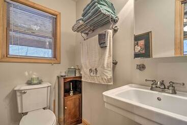 Rustic Cabin In The Woods: 6 Mi To Snowshoe Resort