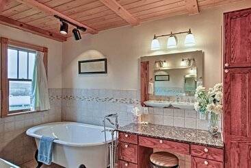 Spearfish Home On 40 Acres W/ Private Lake!