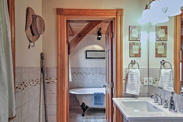Spearfish Home On 40 Acres W/ Private Lake!