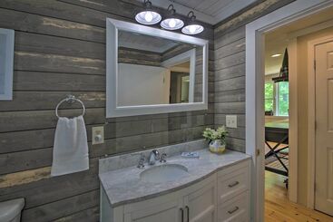 White Mountains Home W/ Hot Tub   Walk To Town!