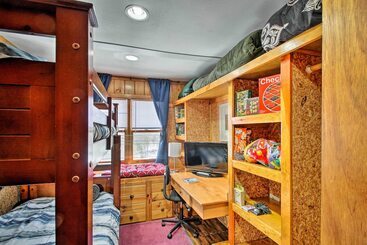 White Mountains Home W/ Hot Tub   Walk To Town!