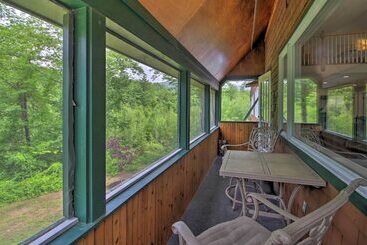 White Mountains Home W/ Hot Tub   Walk To Town!