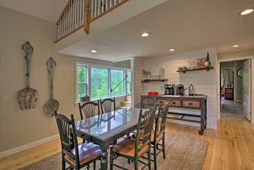 White Mountains Home W/ Hot Tub   Walk To Town!