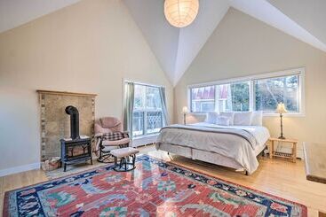 Spacious Phippsburg Home W/ Oceanfront Views