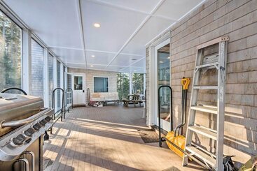 Spacious Phippsburg Home W/ Oceanfront Views