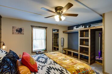 별장 Updated Kingston Home W/ Private Hot Tub & Yard!