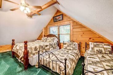 コテージ Waynesville Cabin W/ Covered Deck & Fire Pit!