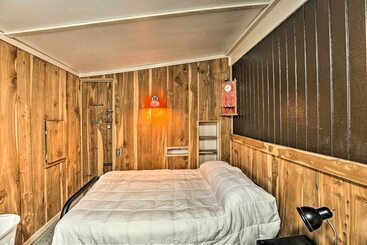 Сельский дом 1950 S Serenity Pond Cabin W/ View: Peace & Quiet!
