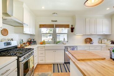 Beautiful South Oceanside Bungalow: 1 Mi To Beach!