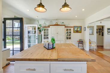 Beautiful South Oceanside Bungalow: 1 Mi To Beach!