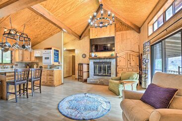 Best Location   Maggie Valley Cabin W/ Hot Tub!