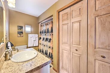Best Location Maggie Valley Cabin W/ Hot Tub!