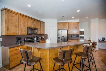 Zion Area Home W/ Scenic Views & Private Hot Tub!