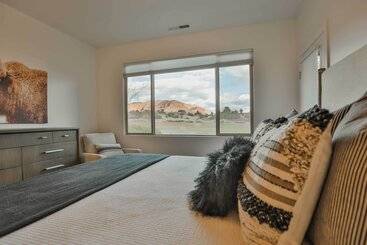 Zion Area Home W/ Scenic Views & Private Hot Tub!