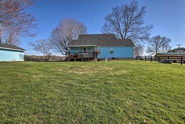 קוטג'' Charming East Bernstadt Retreat < 6 Acre Farm!