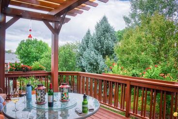Charming Home W/ Yard ~ 12 Mi To Fort Collins