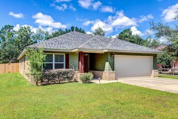 بيت ريفى Charming Navarre Vacation Home W/ Fire Pit!