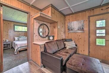 Сельский дом Comfy Burt Lake Abode   On Site Lake Access!