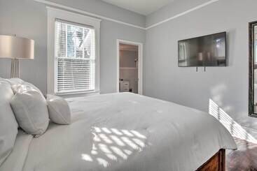 Cozy Atlanta Home ~ 3 Mi To Dtwn Attractions!