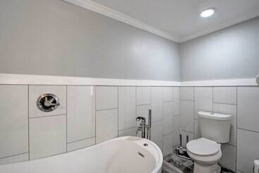Cozy Atlanta Home ~ 3 Mi To Dtwn Attractions!