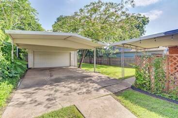 7 Mi To Dtwn Dallas: Cozy Home W/ Yard!