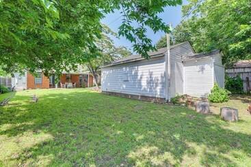 7 Mi To Dtwn Dallas: Cozy Home W/ Yard!