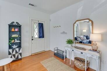7 Mi To Dtwn Dallas: Cozy Home W/ Yard!