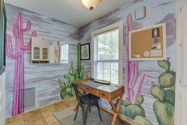 7 Mi To Dtwn Dallas: Cozy Home W/ Yard!