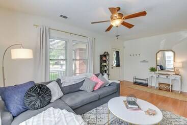 7 Mi To Dtwn Dallas: Cozy Home W/ Yard!