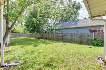 7 Mi To Dtwn Dallas: Cozy Home W/ Yard!