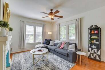 7 Mi To Dtwn Dallas: Cozy Home W/ Yard!