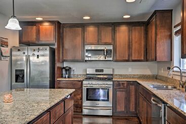 Cozy Home W/ Yard ~ 3 Mi To Downtown Medford!