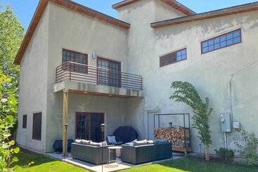 Custom Home < 2 Mi To Downtown Boise