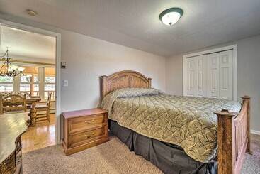 קוטג'' Dolores Ranch Cabin W/ Hot Tub & 1 Acre Yard!