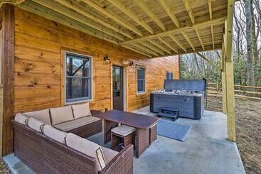 קוטג'' Family Cabin W/ Hot Tub: 12 Mi To Beech Mountain!