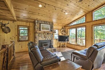 Four Season Lake Cabin W/ Canoe & Paddle Boat!