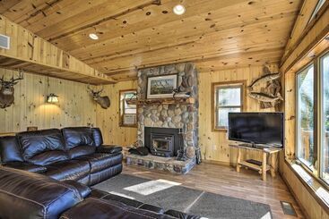 Four Season Lake Cabin W/ Canoe & Paddle Boat!