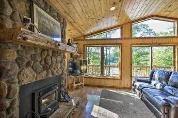 Four Season Lake Cabin W/ Canoe & Paddle Boat!