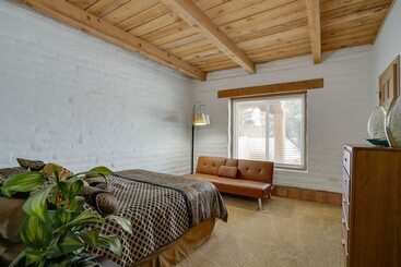 Las Cruces Home  La Casa Blanca  W/ Courtyard