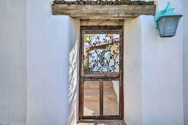 Las Cruces Home  La Casa Blanca  W/ Courtyard