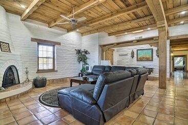 Las Cruces Home  La Casa Blanca  W/ Courtyard