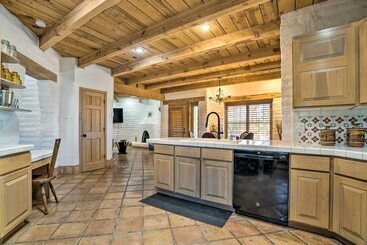 Las Cruces Home  La Casa Blanca  W/ Courtyard