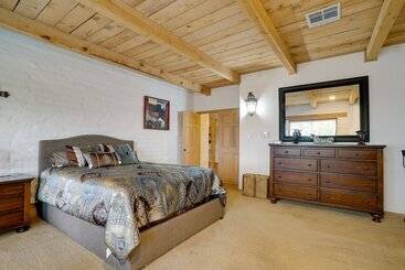 Las Cruces Home  La Casa Blanca  W/ Courtyard