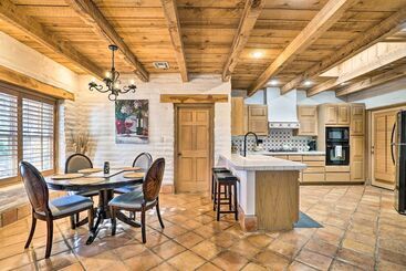 Las Cruces Home  La Casa Blanca  W/ Courtyard